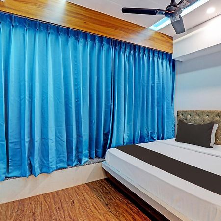 Collection O Hotel Swarg Surat Bagian luar foto