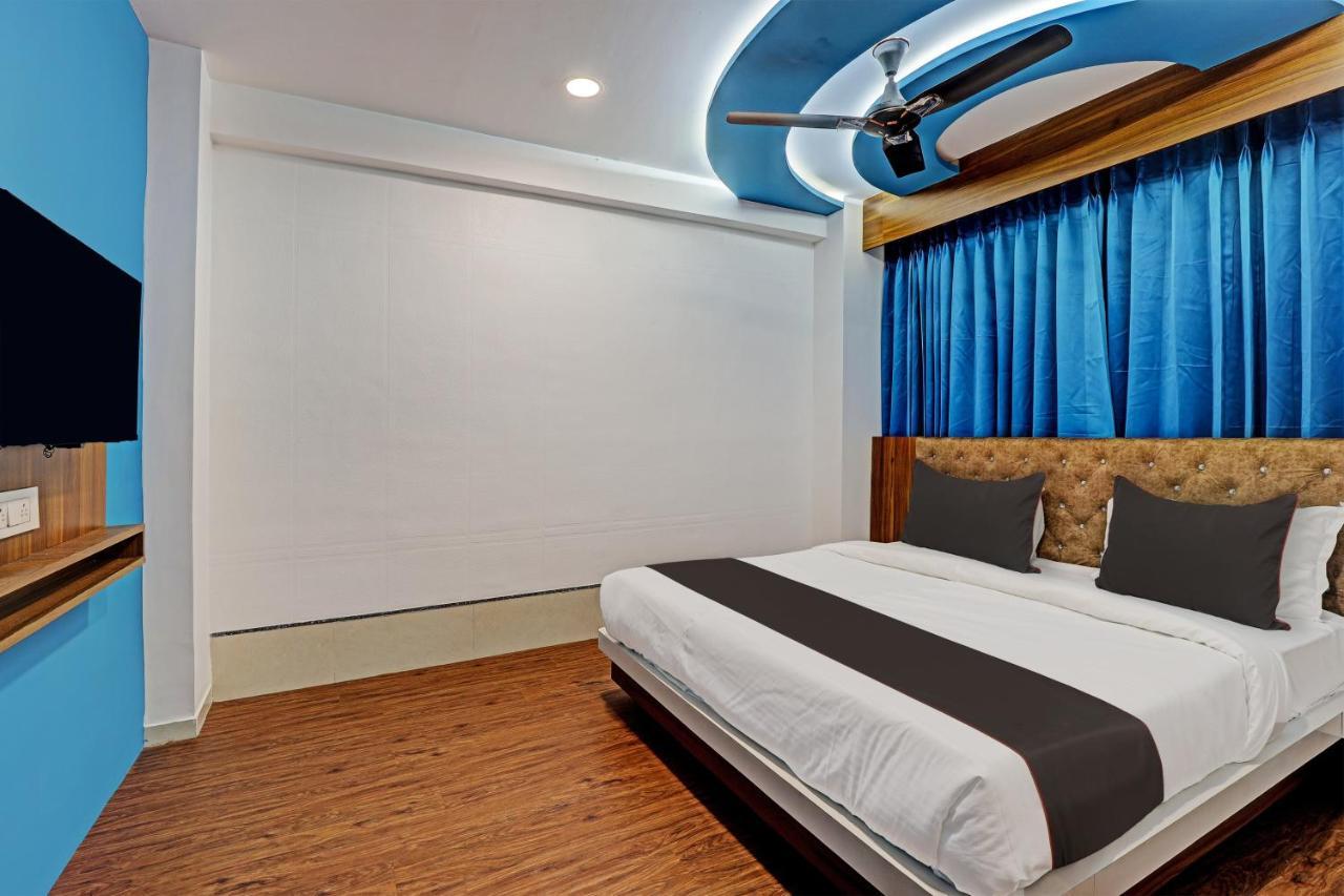 Collection O Hotel Swarg Surat Bagian luar foto