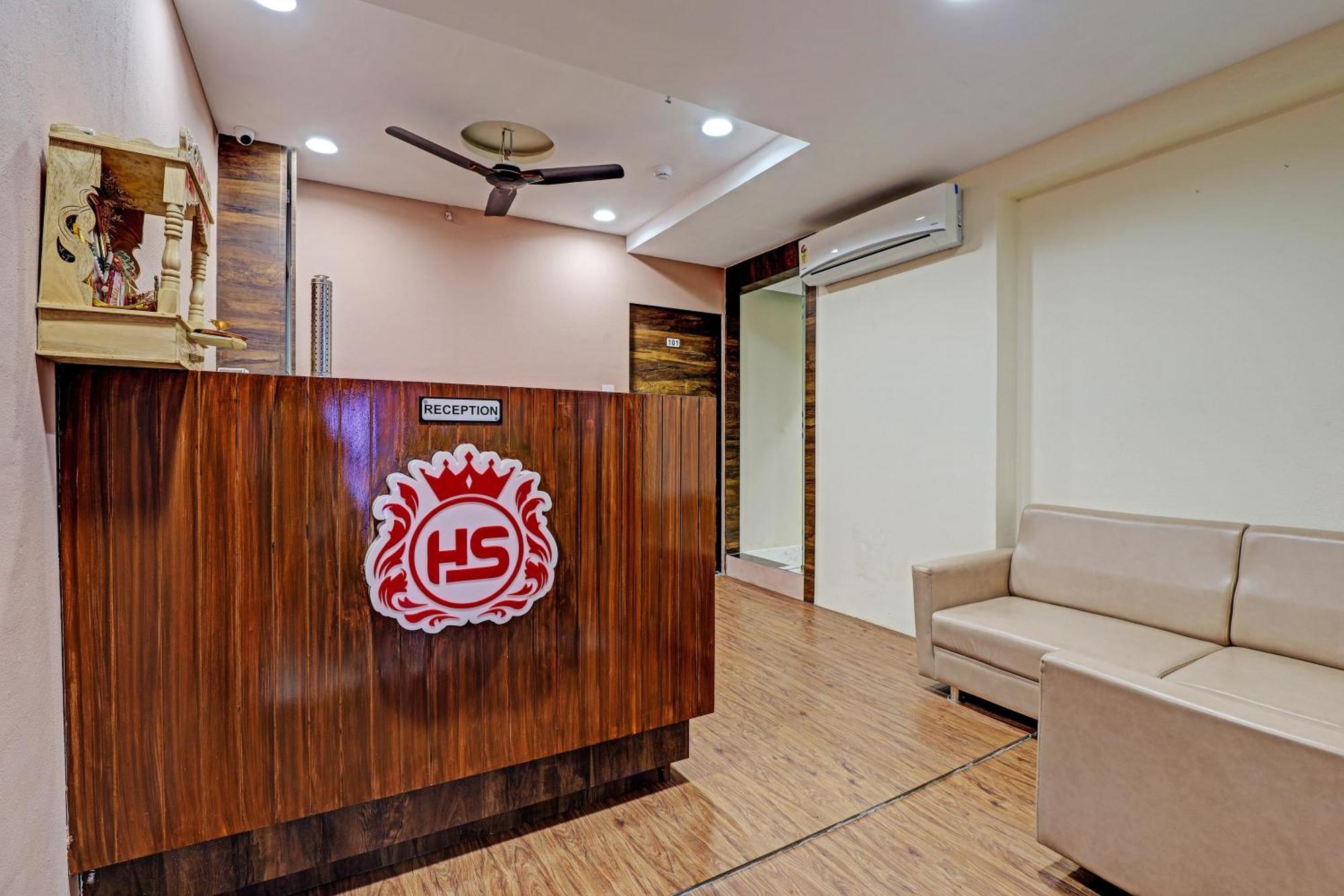 Collection O Hotel Swarg Surat Bagian luar foto