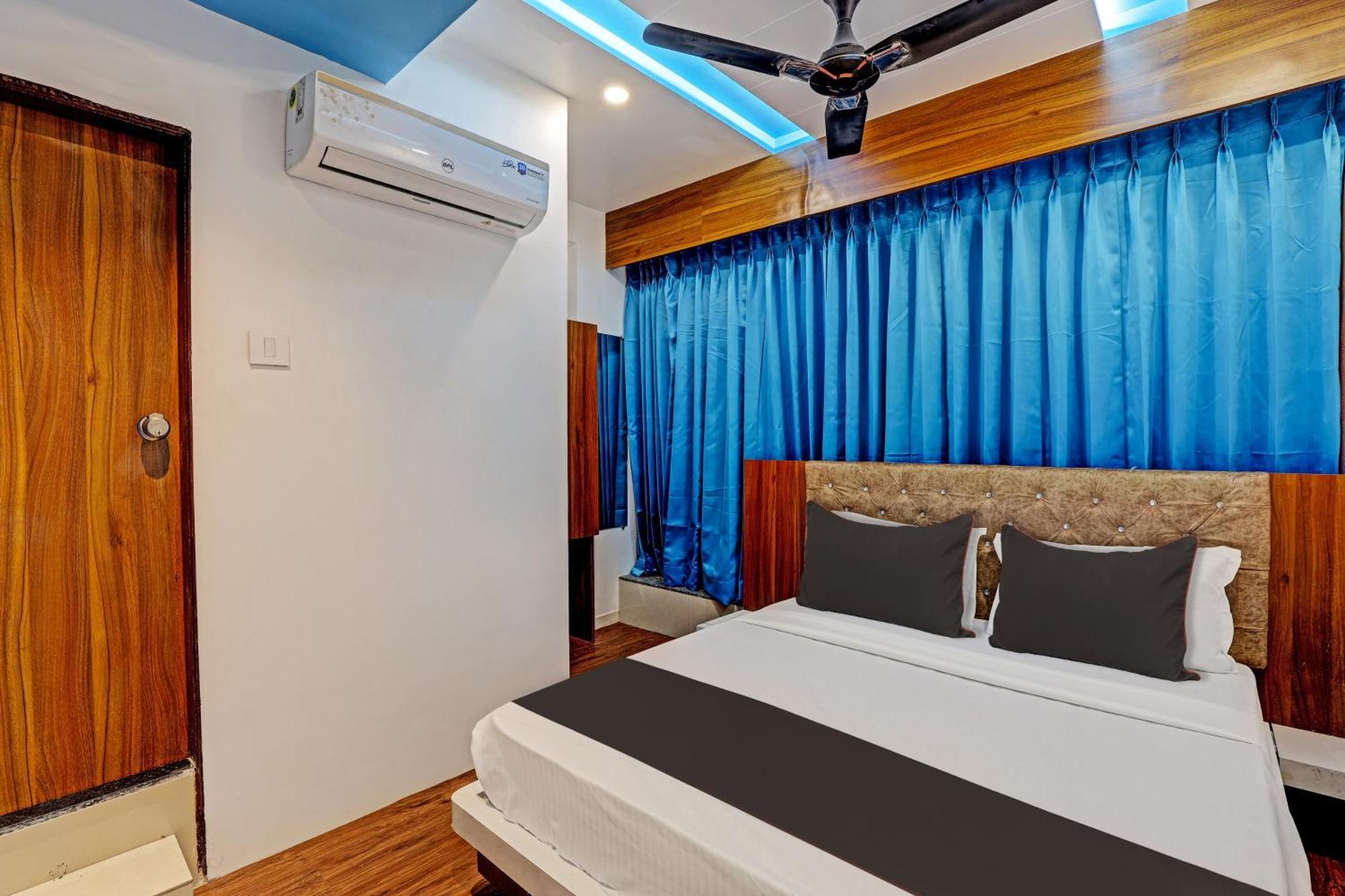Collection O Hotel Swarg Surat Bagian luar foto