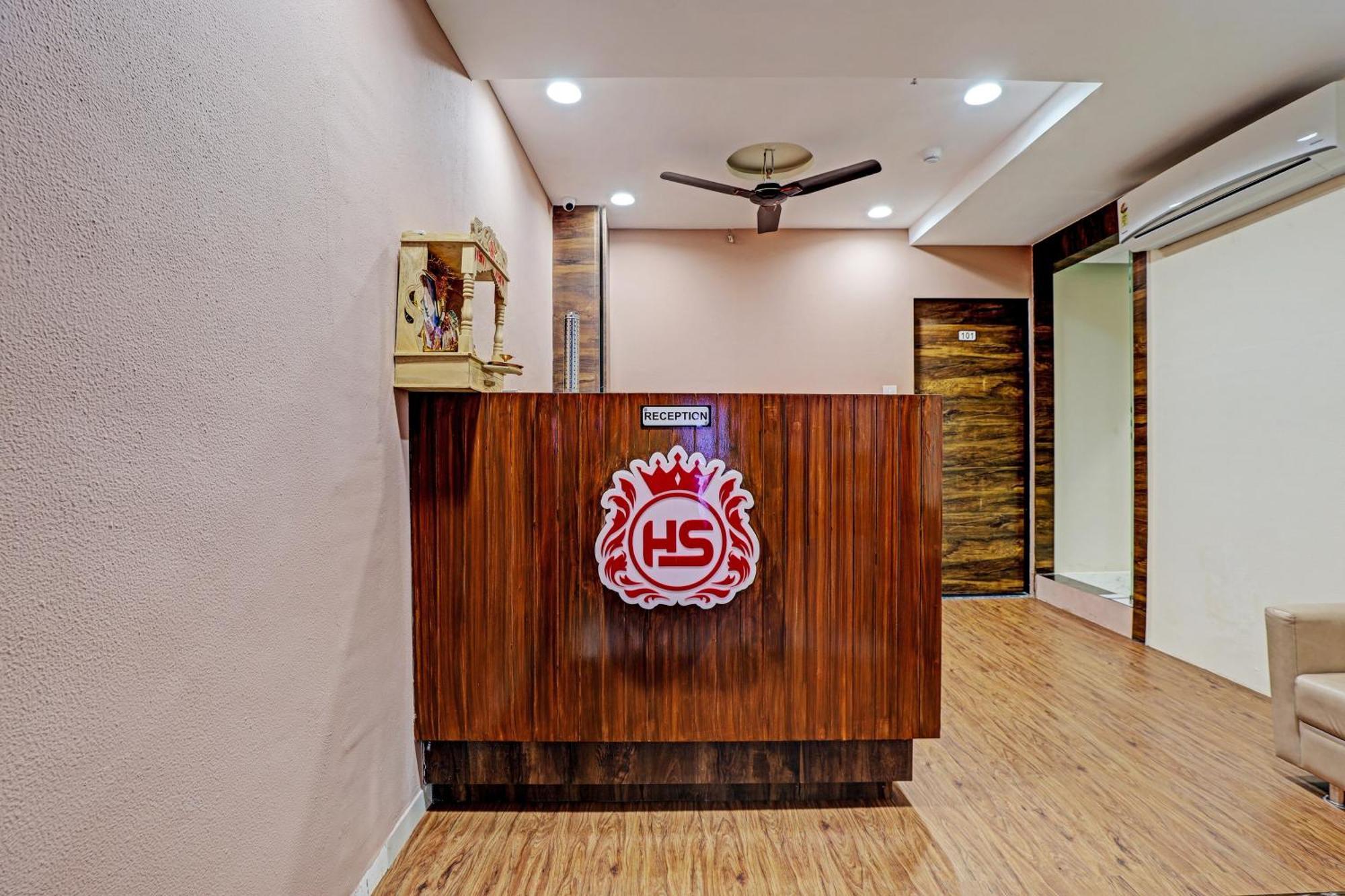 Collection O Hotel Swarg Surat Bagian luar foto