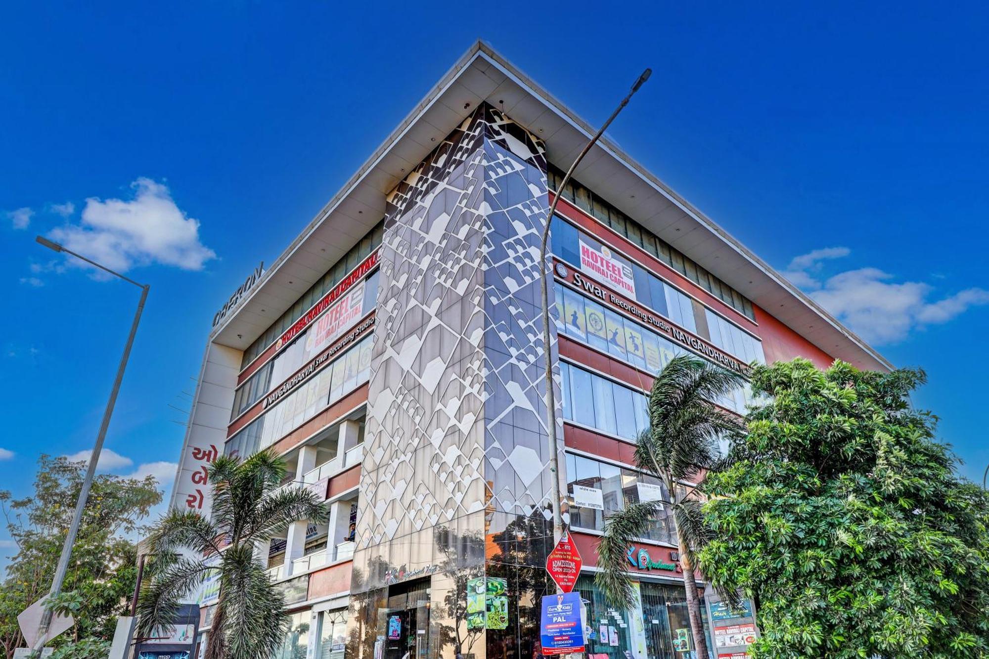 Collection O Hotel Swarg Surat Bagian luar foto