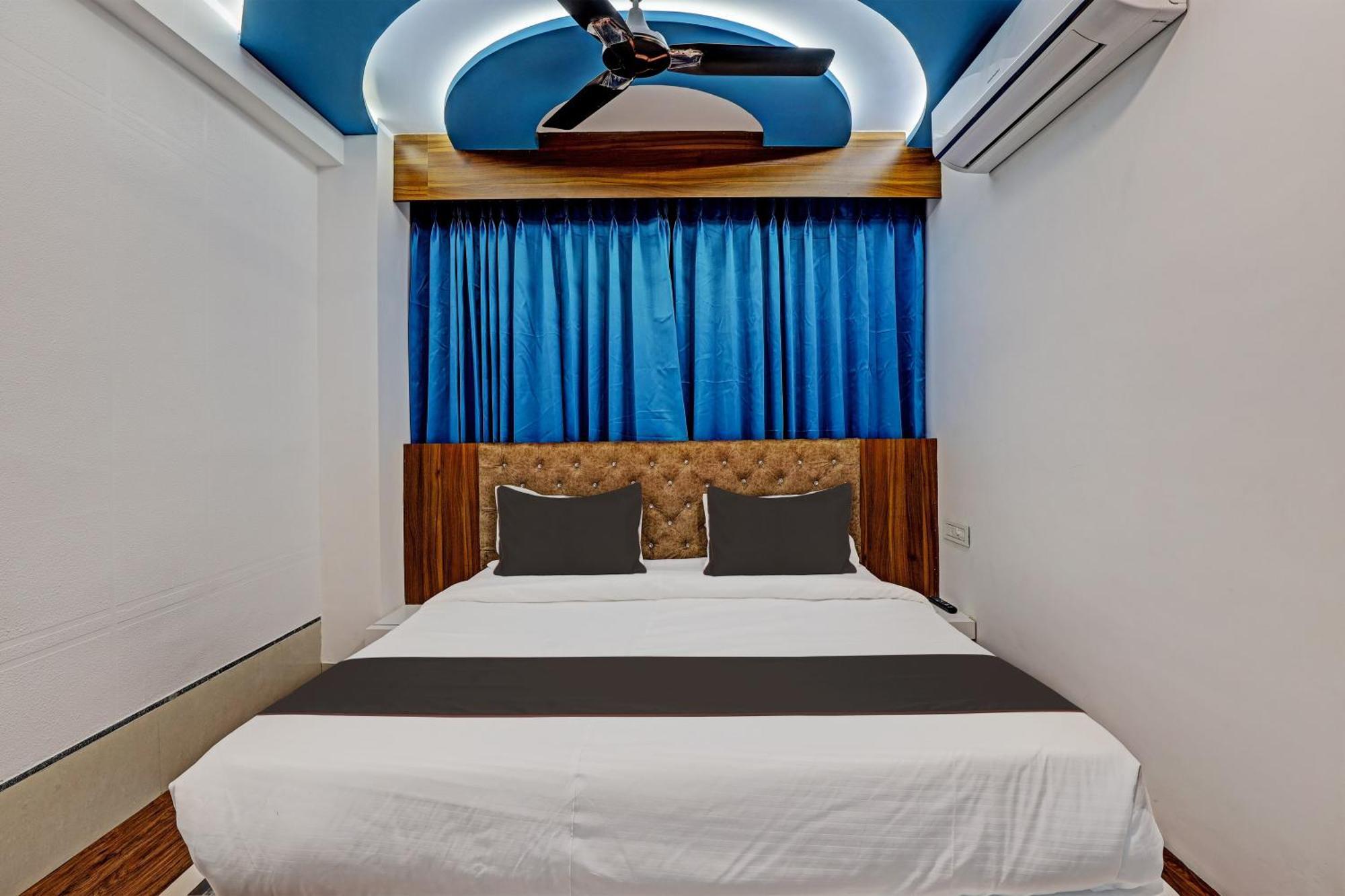 Collection O Hotel Swarg Surat Bagian luar foto