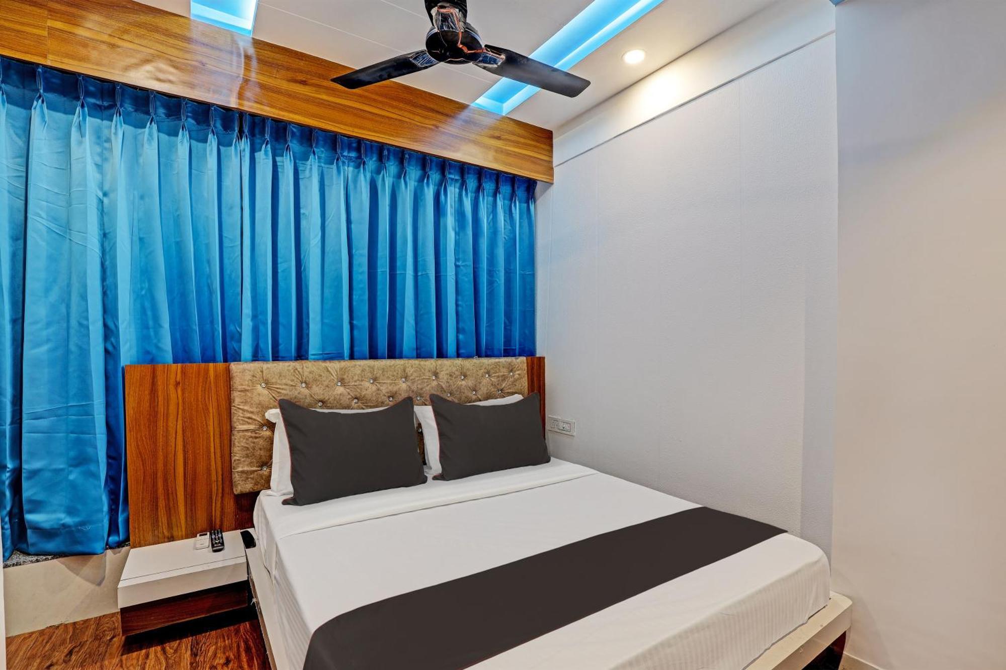 Collection O Hotel Swarg Surat Bagian luar foto